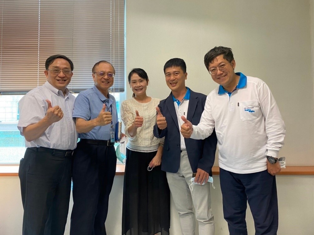 【照片由右至左】分別為：醫博科技/史德智執行長及劉翰璋資深協理、明志育成陳美真經理、國眾電腦王超群董事長及湯惠剛副總。